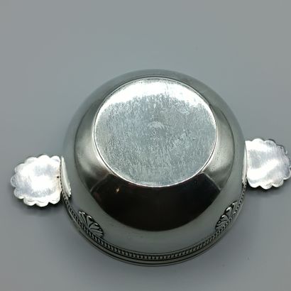 Victor BOIVIN
Silver bowl bordered around...