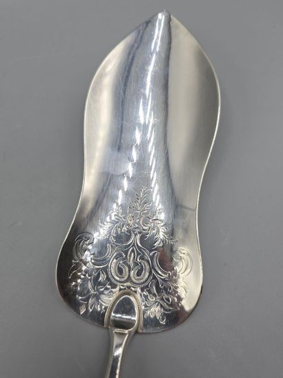 BOIVIN
Large all-silver pie server, presented...