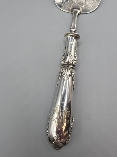 BOIVIN
Large all-silver pie server, presented...