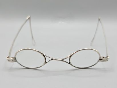 Paire de lunettes / lorgnons à la monture...