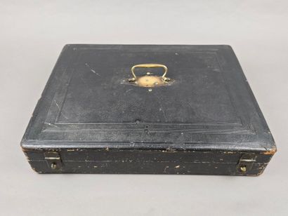Coffret de ménagère en bois recouvert sur...