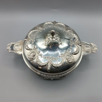 Circular silver vegetable dish in the Louis...