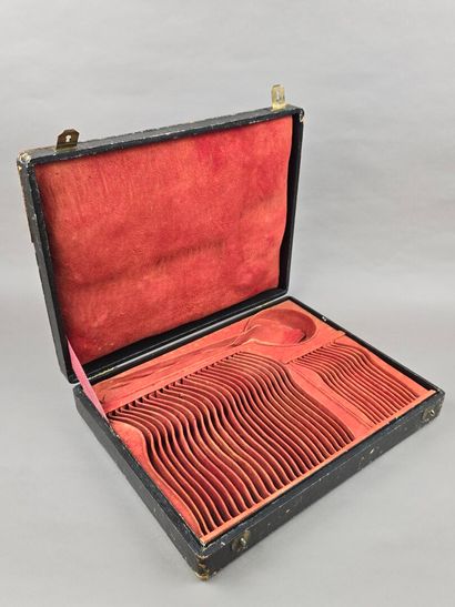 Coffret de ménagère en bois recouvert sur...