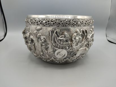 THAILAND
Large silver bowl with semi-relief...