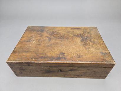Coffret de ménagère en acajou et placage...