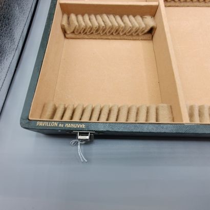 Coffret de ménagère de CHRISTOFLE.
Signé...