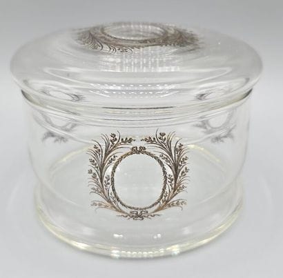 Bonbonnière en cristal de forme circulaire...