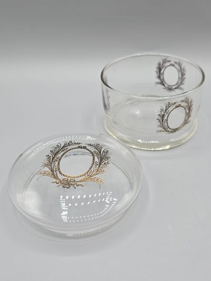 Bonbonnière en cristal de forme circulaire...