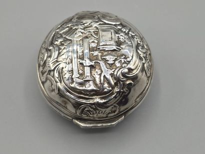 Boîte à montre en argent de forme circulaire.
Décor...