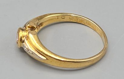 Bague en or jaune 750°° sertie d'un diamant...