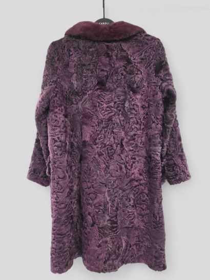 GIOVI
Manteau de fourrure en vison violet.
Taille...