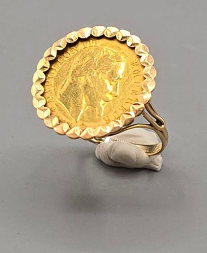 Pièce de 10 francs en or jaune montée en...