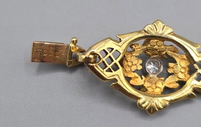 Bracelet articulé en or jaune 750°°.
Constitué...