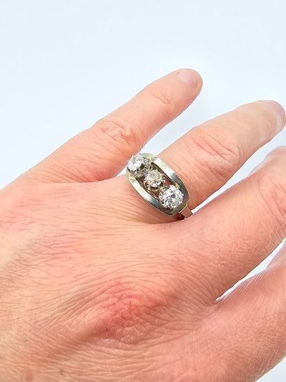 Bague en platine et or blanc 750°° ornée...