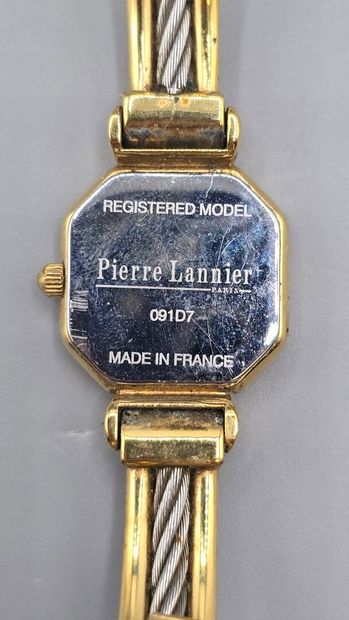 Lot de 7 montres de dame en métal doré comprenant...