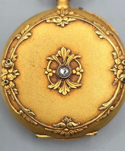 'TRIB'
Montre de col en or jaune 750°° (cuvette...