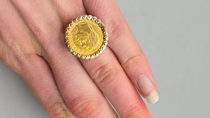 Pièce de 10 francs en or jaune montée en...