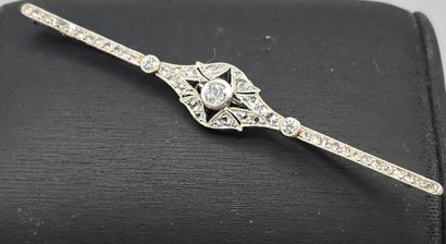 Broche-barrette ajourée en or blanc et platine...