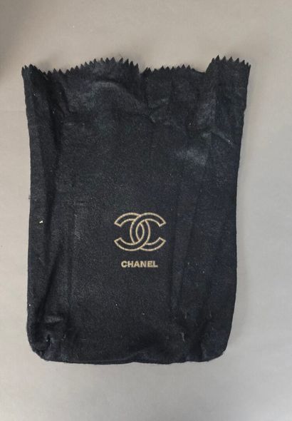 Chanel
Pochette à bandoulière en agneau matelassé...