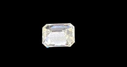 Diamant sur papier de forme rectangulaire...