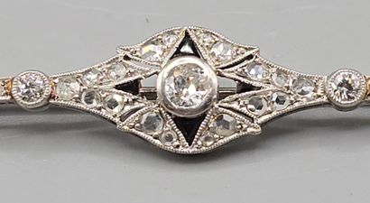 Broche-barrette ajourée en or blanc et platine...