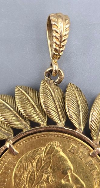 Pièce de 20 francs montée en pendentif.
Pièce...