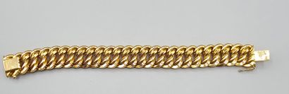 Bracelet en or jaune 750°° à mailles américaines....