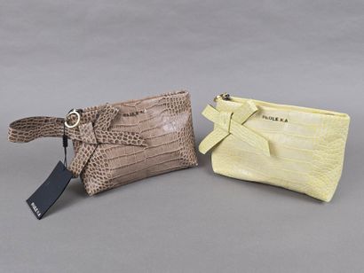Paule KA
Deux pochettes en cuir imitant le...