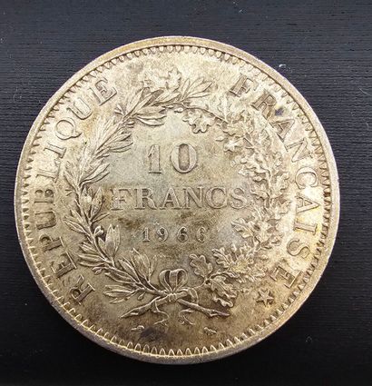 FRANCE. 
Lot de trois pièces de 10 francs...