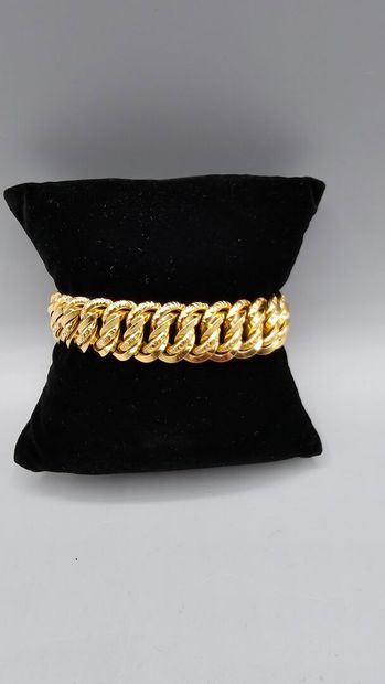Bracelet en or jaune 750°° à mailles américaines....