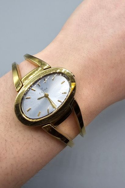 Lot de 7 montres de dame en métal doré comprenant...