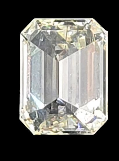 Diamant sur papier de forme rectangulaire...