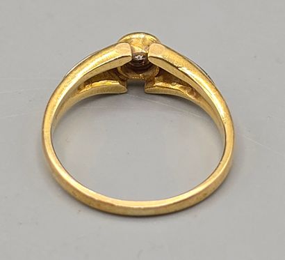 Bague en or jaune 750°° sertie d'un diamant...