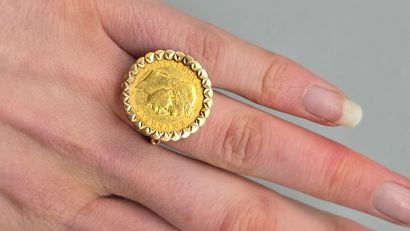Pièce de 10 francs en or jaune montée en...