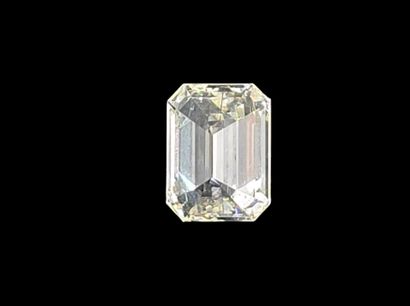 Diamant sur papier de forme rectangulaire...