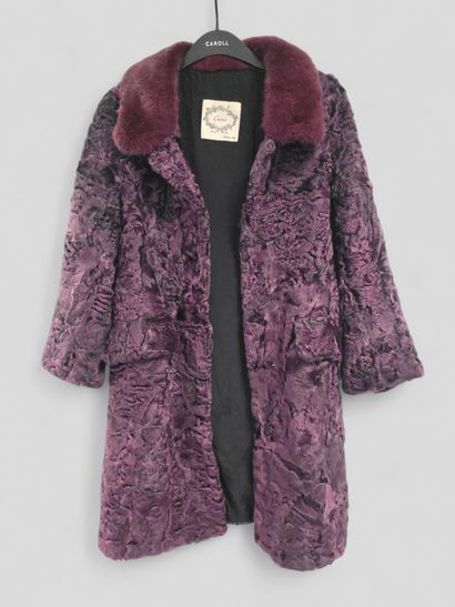GIOVI
Manteau de fourrure en vison violet.
Taille...