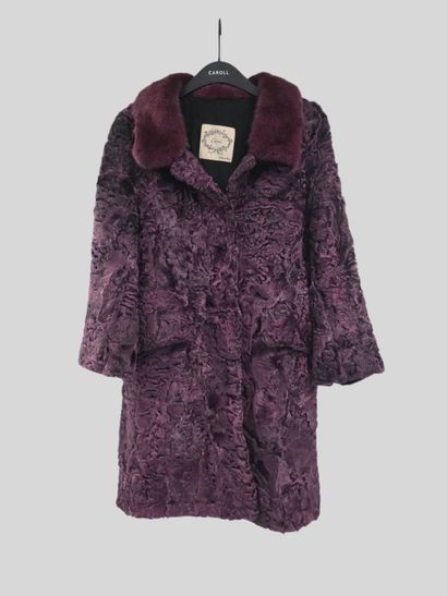 GIOVI
Manteau de fourrure en vison violet.
Taille...