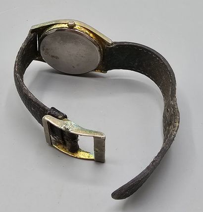 Lot de trois montres d'homme en métal dont:
-...