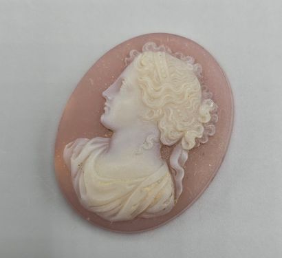 Camée de forme ovale en pierre dure (agate...