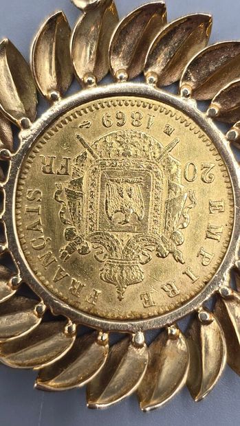 Pièce de 20 francs montée en pendentif.
Pièce...
