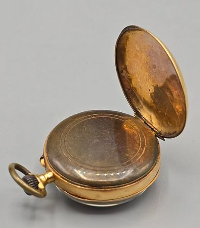 Montre de col en or jaune 750°°.
La cuvette...