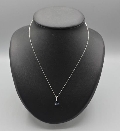Collier en or blanc 750°°constitué d'un pendentif...