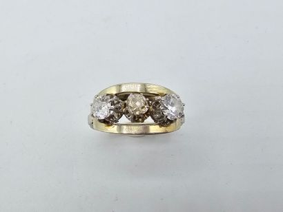 Bague en platine et or blanc 750°° ornée...