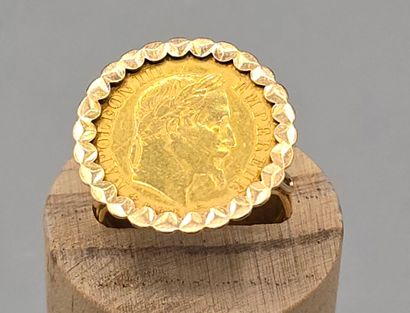 Pièce de 10 francs en or jaune montée en...