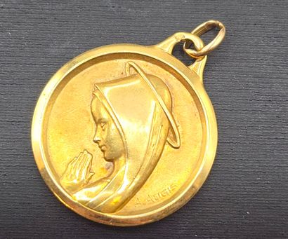 AUGIS
Médaille de baptême en or jaune 750°°...