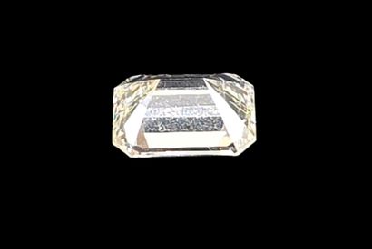 Diamant sur papier de forme rectangulaire...