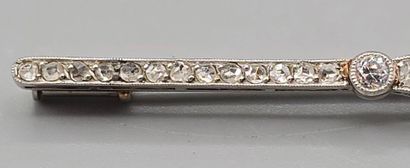Broche-barrette ajourée en or blanc et platine...