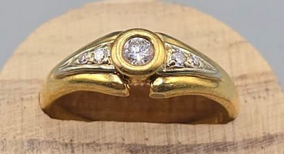 Bague en or jaune 750°° sertie d'un diamant...
