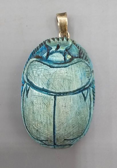 Scarabée egyptien en pierre dure bleue façon...