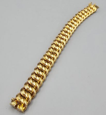 Bracelet en or jaune 750°° à mailles américaines....